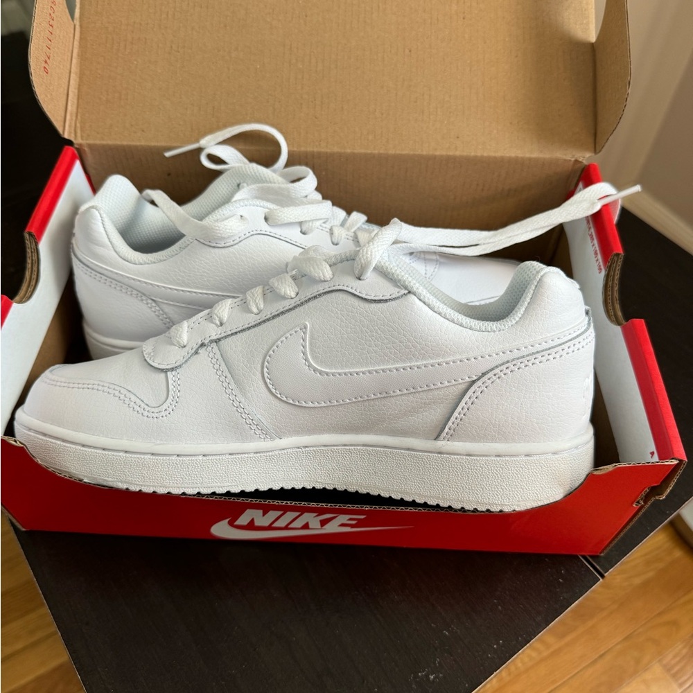 Women’s Nike Ebernon Low never worn